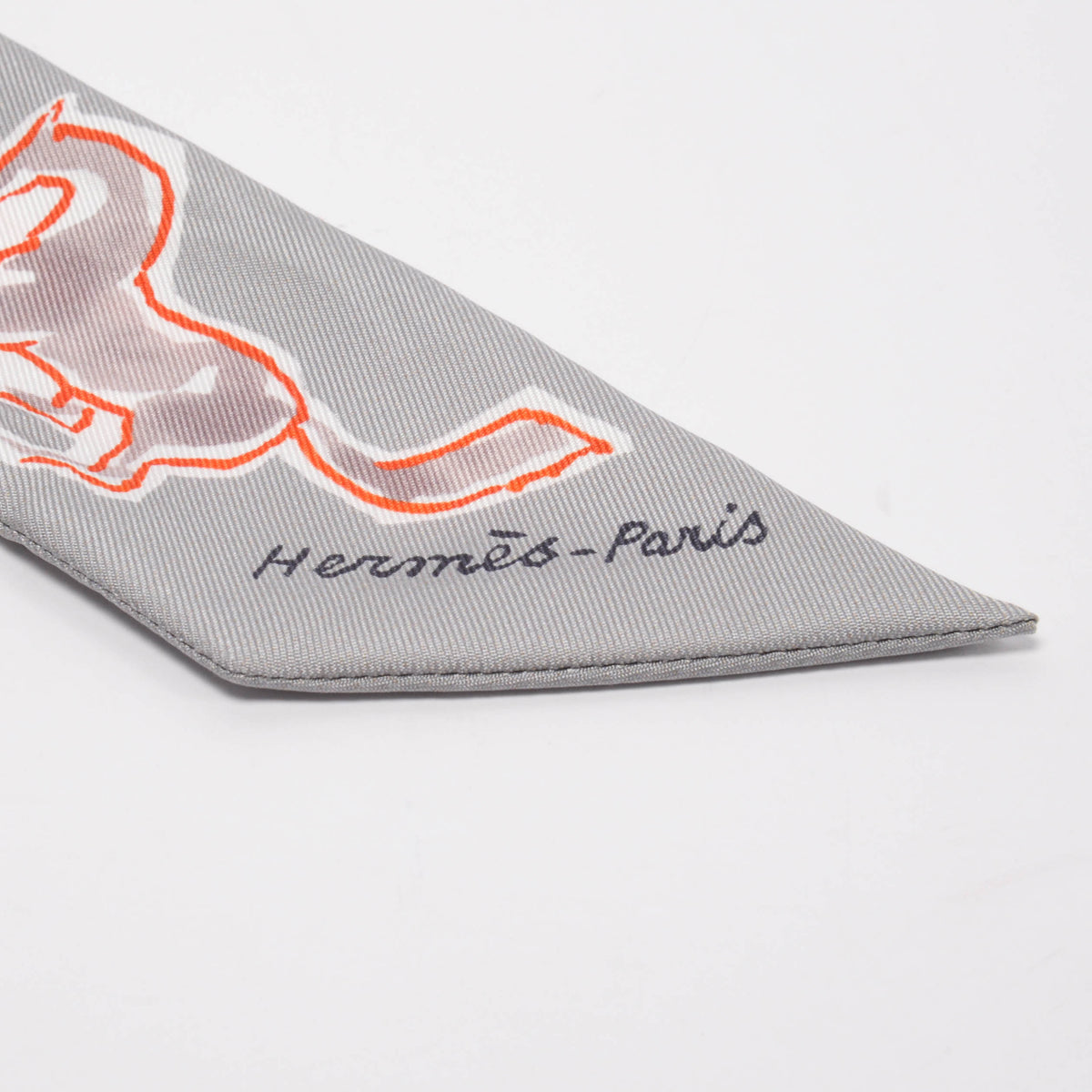 Hermes Gris Perle Silk Chevaux En Liberte Twilly