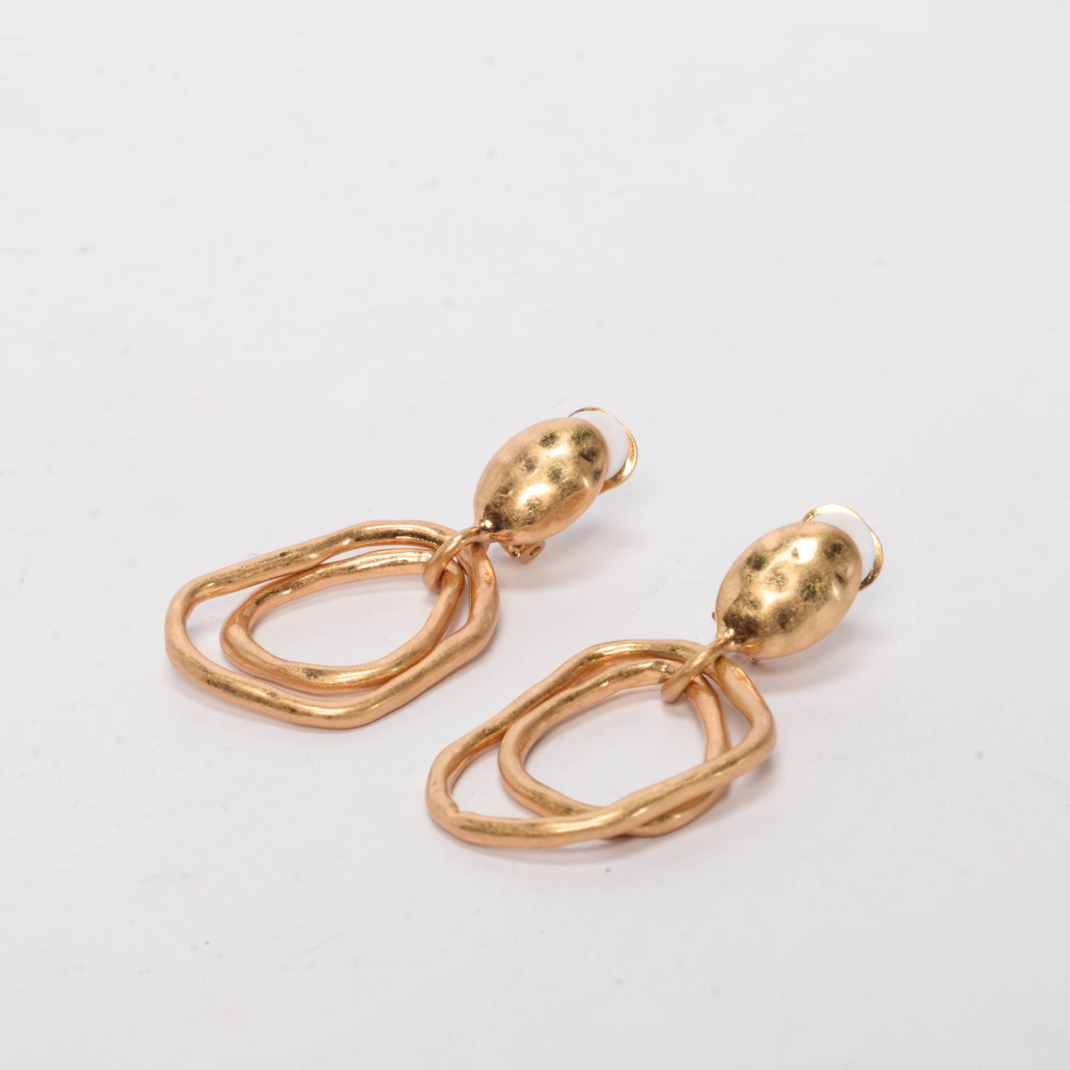 Oscar de la Renta Gold Tone Dangle Clip On Earrings