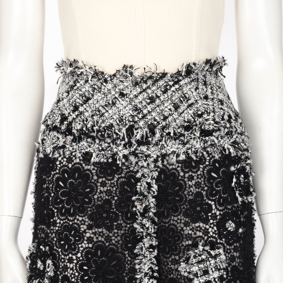Chanel Black & White Lace Floral Applique Skirt FR 36