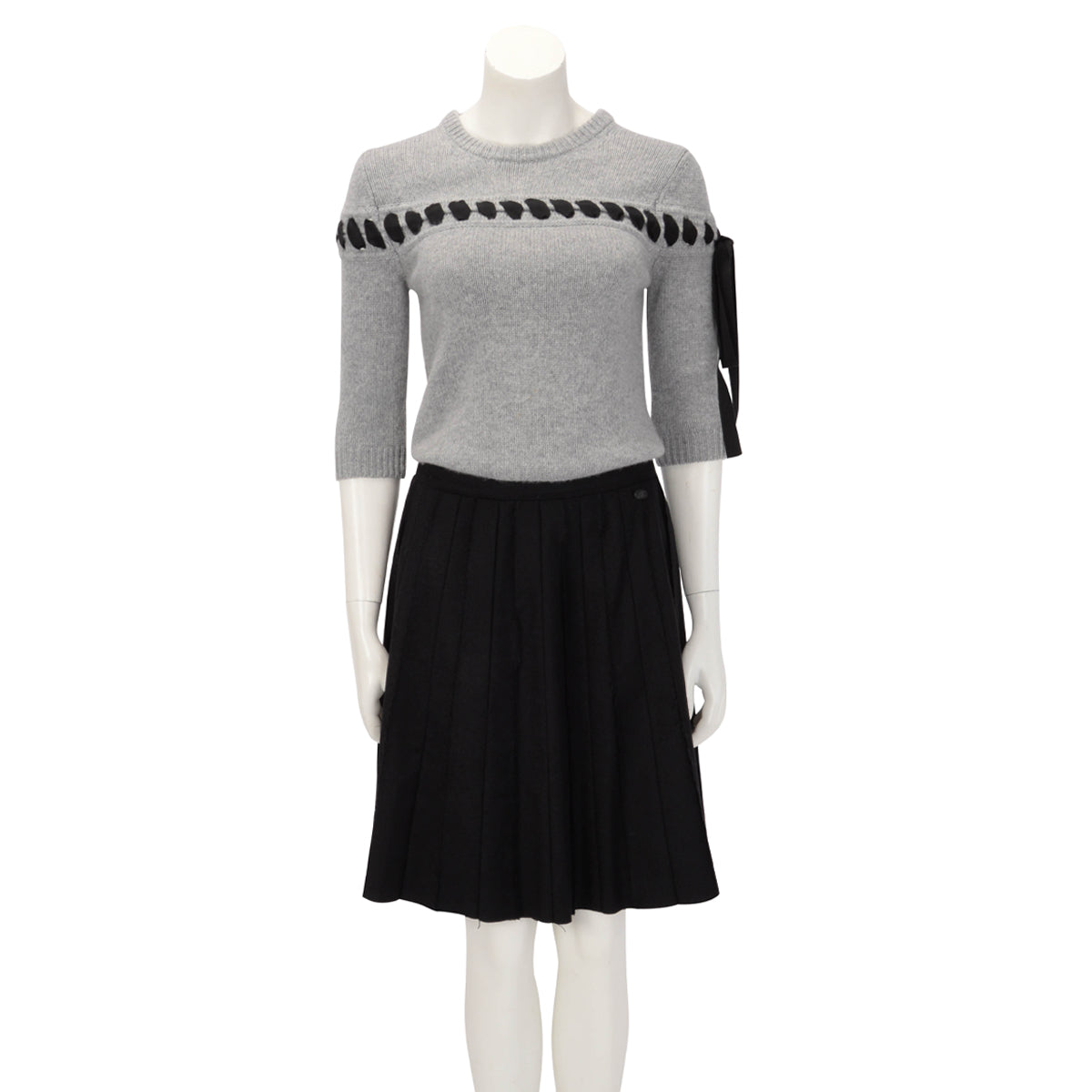 Chanel Black Wool Frayed Edge Pleated Skirt FR 40