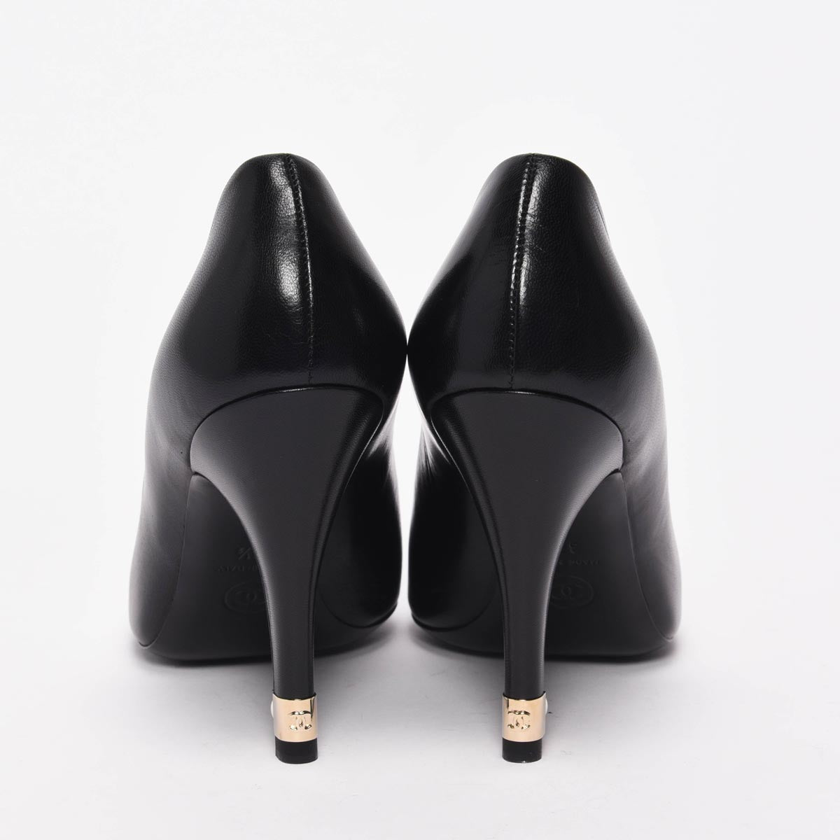 CHANEL 黒 ポインテッドトゥ ハイヒール 37C CHANEL Black Gold Patent Leather Interlocking CC Peep-toe Pumps