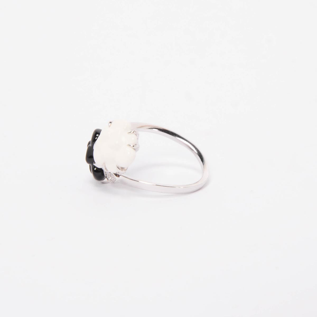 Chanel White Gold, Diamond, Onyx & Agate Camelia Sculpte Ring