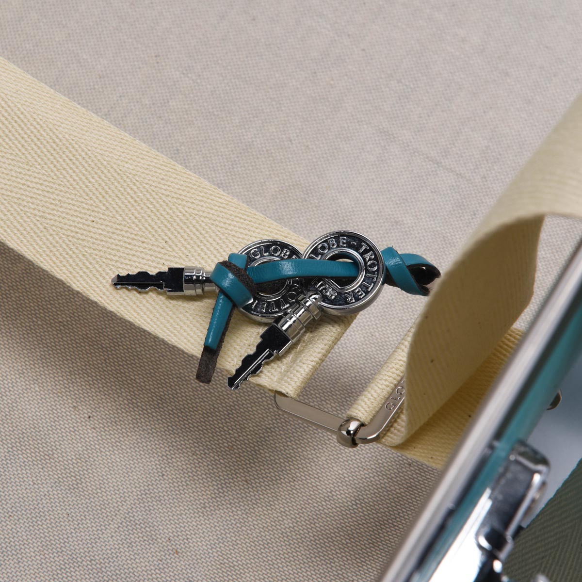 Tiffany & Co x Globe Trotter Tiffany Blue Rolling Luggage