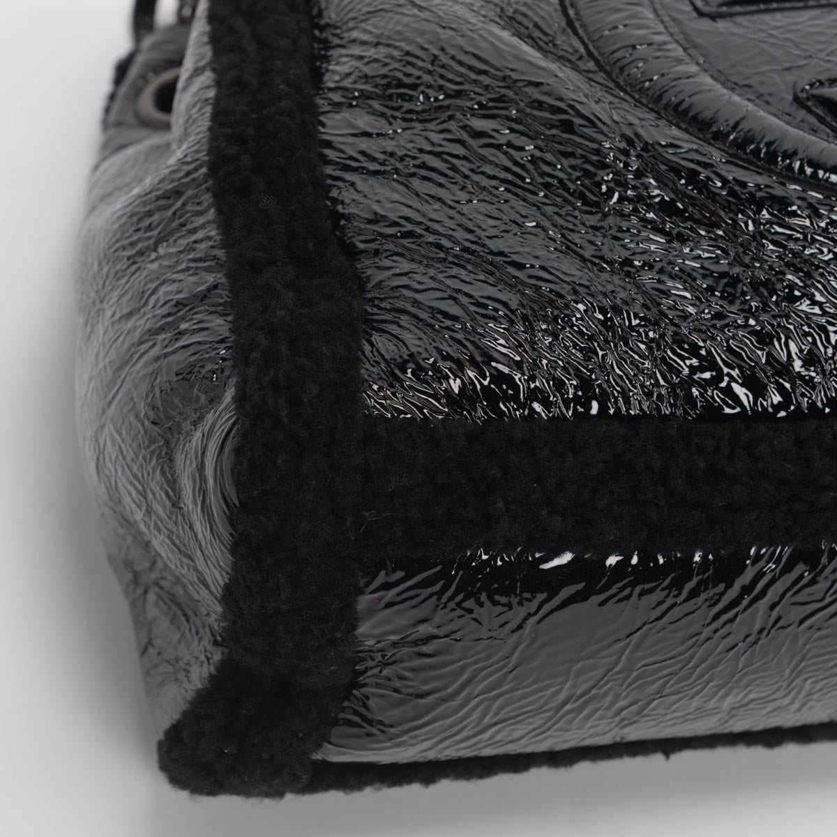 Gucci Black Patent Shearling Soho Chain Shoulder Bag