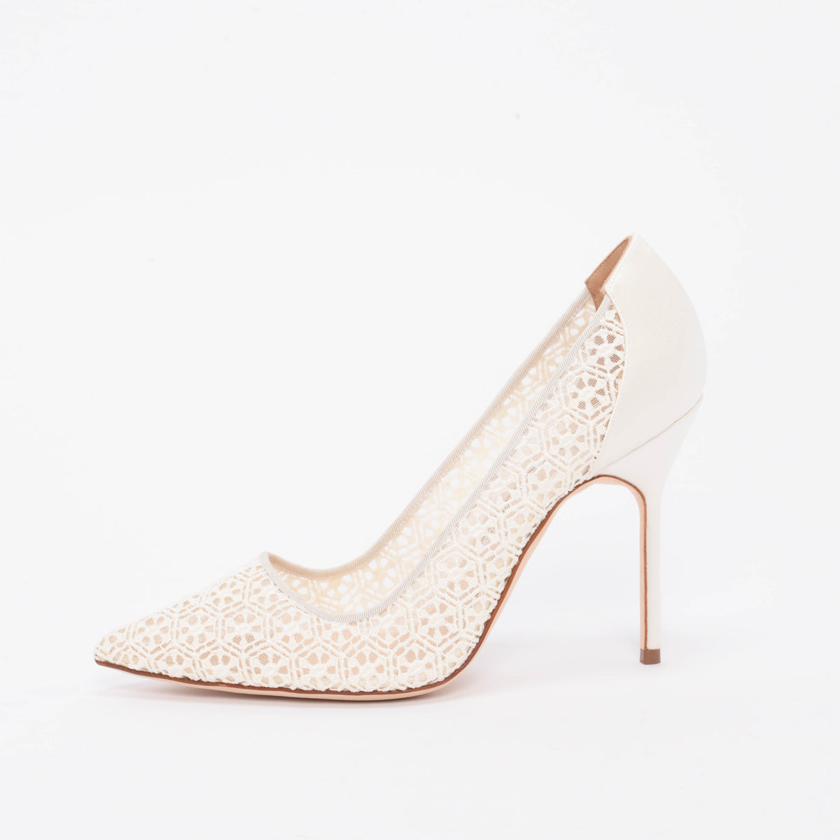 Manolo Blahnik White Lace & Satin Tora Pumps 37.5