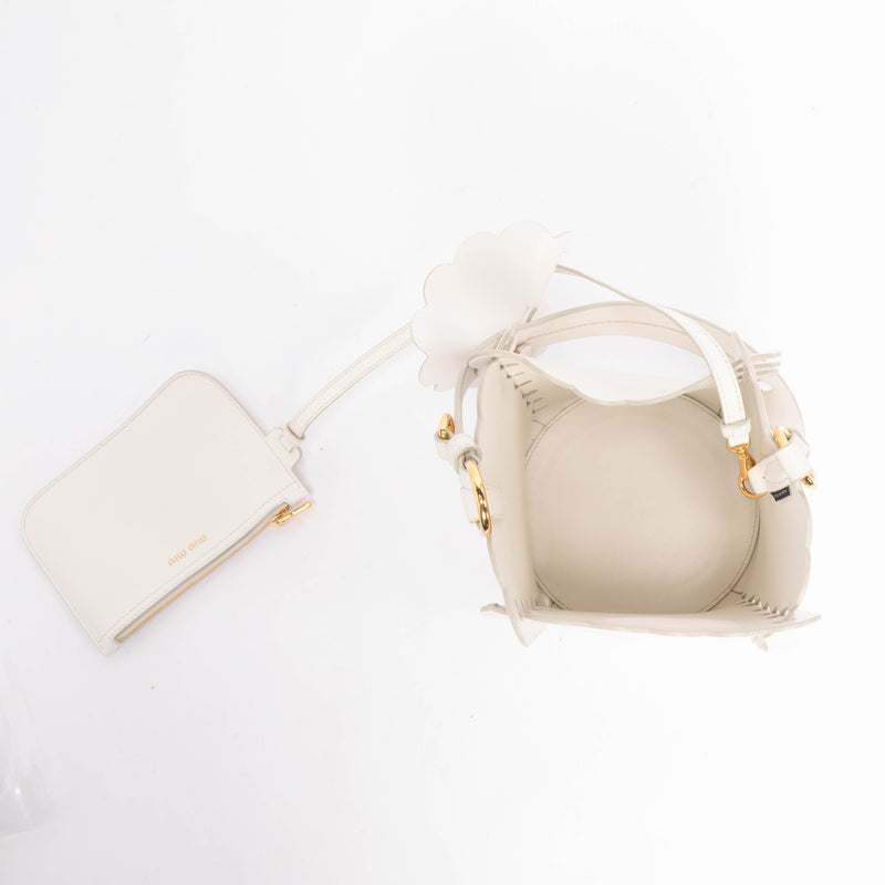 Miu Miu White Calfskin Flower Scalloped Bucket Bag - Blue Spinach