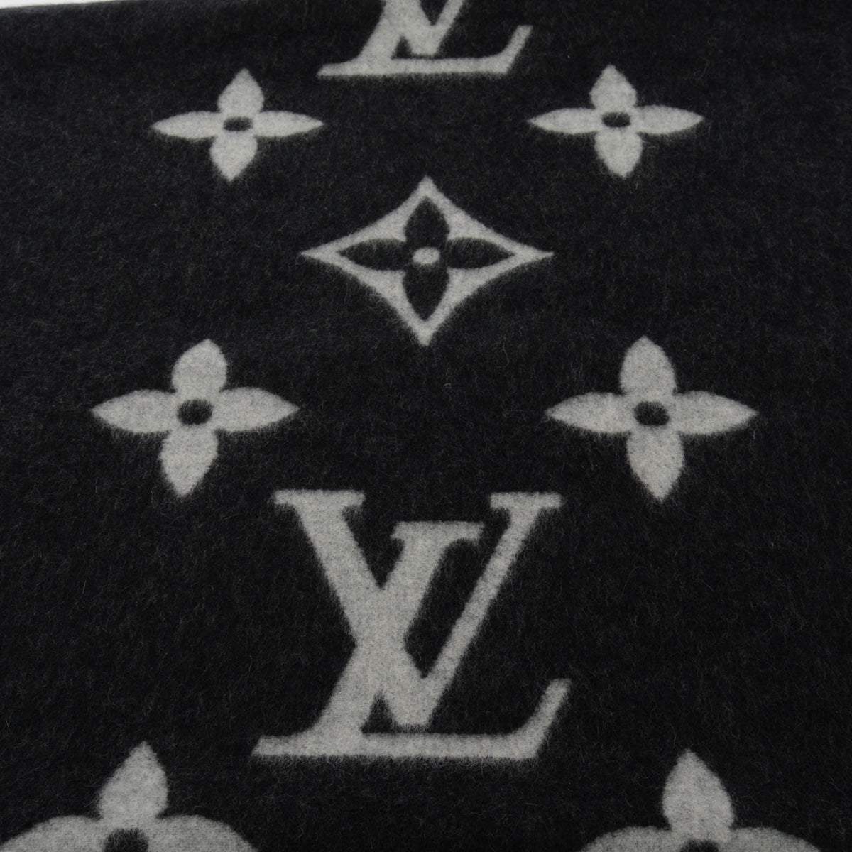 Louis Vuitton Black & Grey Cashmere Studdy Reykjavik Scarf