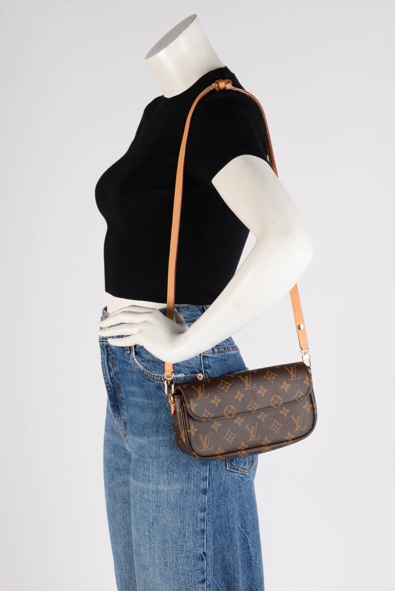 Louis Vuitton Monogram Ivy Wallet On Chain