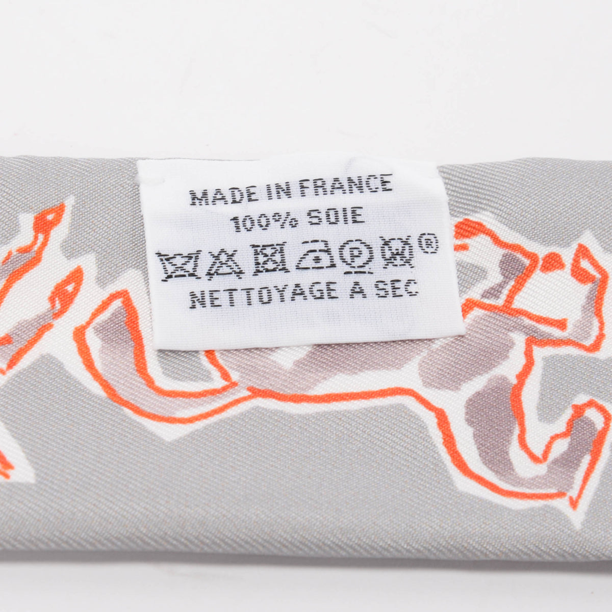 Hermes Gris Perle Silk Chevaux En Liberte Twilly