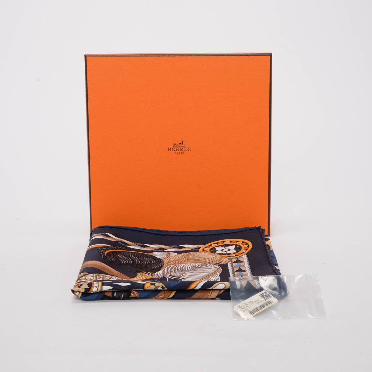 Hermes Marine Fonce Silk Harnais de Coeur Scarf