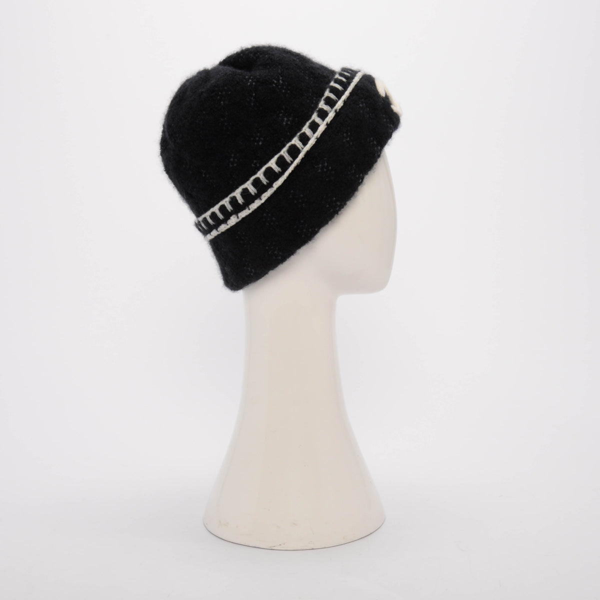 Chanel Black & Ivory Cashmere Blend CC Beanie