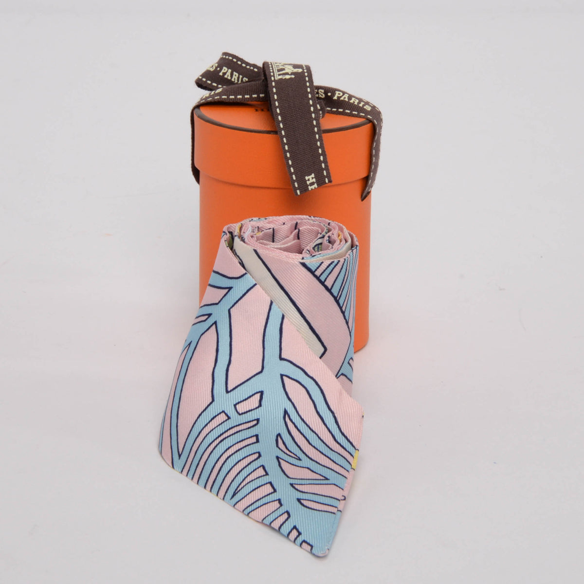 Hermes Rose Pale Silk La Danse Des Amazones Twilly