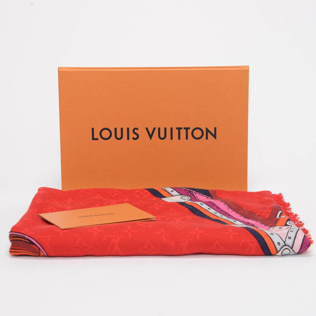 How Vuitton Ties a Bandana  How to tie bandana, Louis vuitton bandana,  Bandana